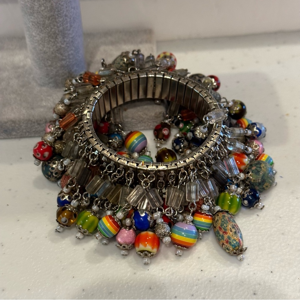 Vintage Cha-Cha / Gypsy inspired stretch bracelet -multicolor glass & clay beads - Picture 8 of 10